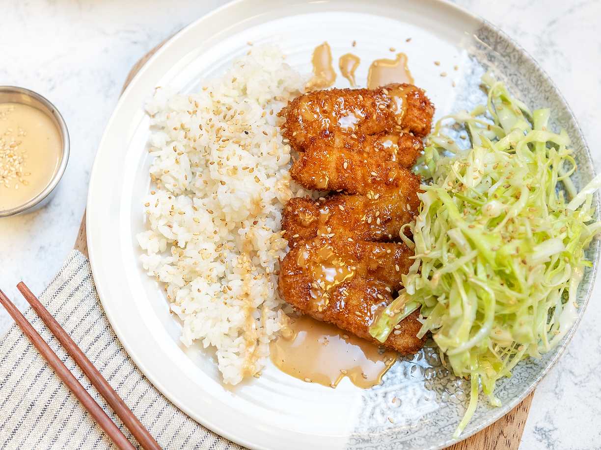 Halloumikatsu med krämig kålsallad