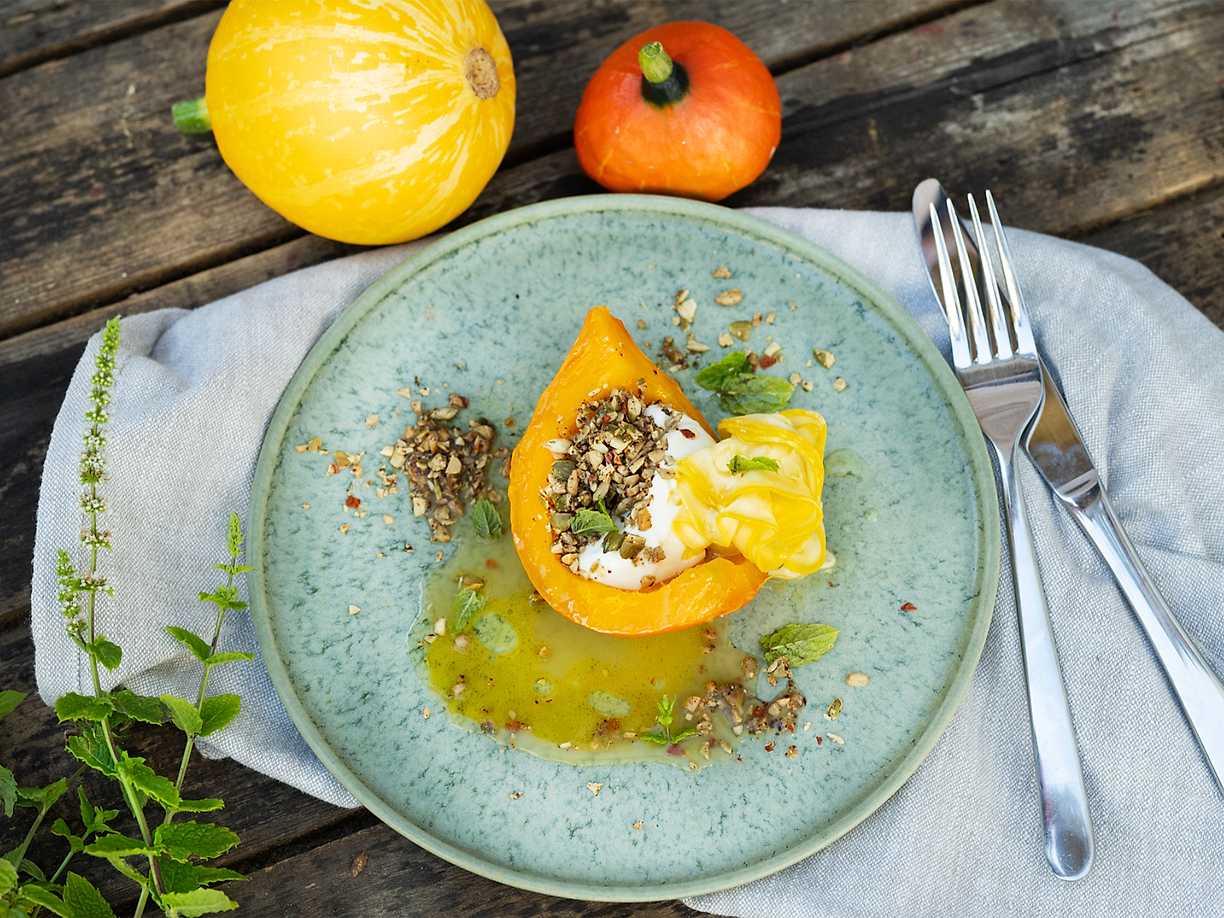 Helrostad pumpa med yoghurt och dukkah