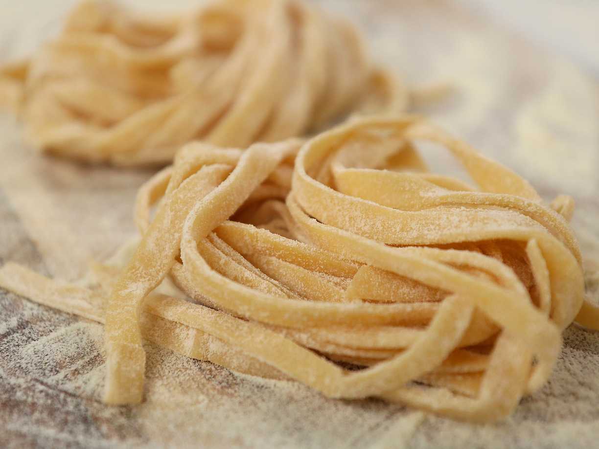 Hemgjord pastadeg - se & gör | Kö