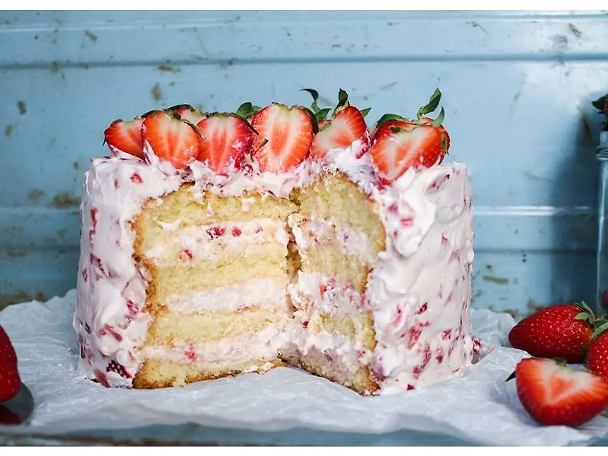 Himmelsk jordgubbstårta med lemoncurd