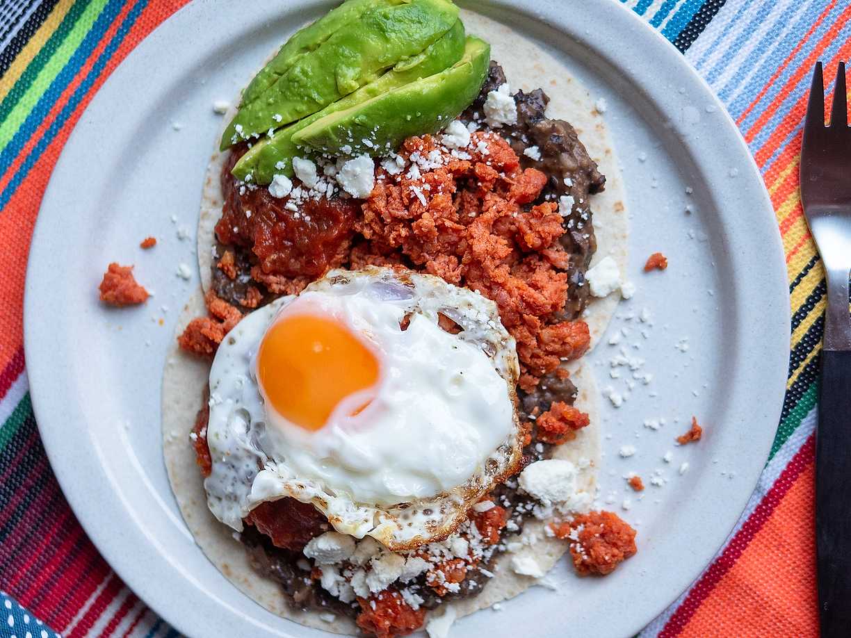 Huevos Rancheros med chorizofärs