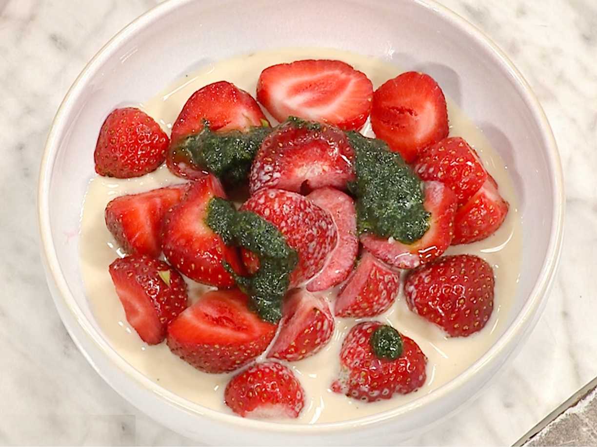 Jordgubbar med gräddmjölk