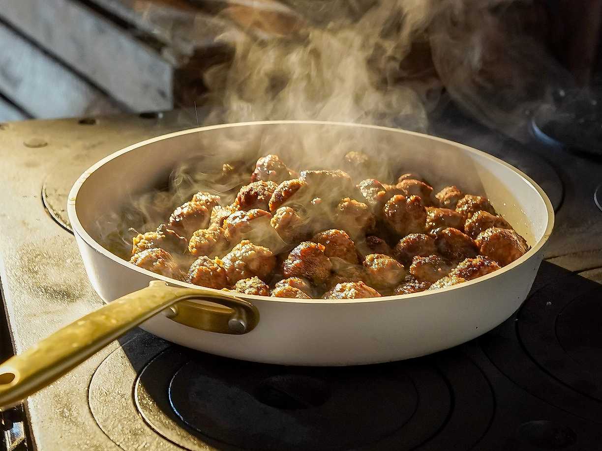 Juliga köttbullar med vört och apelsin