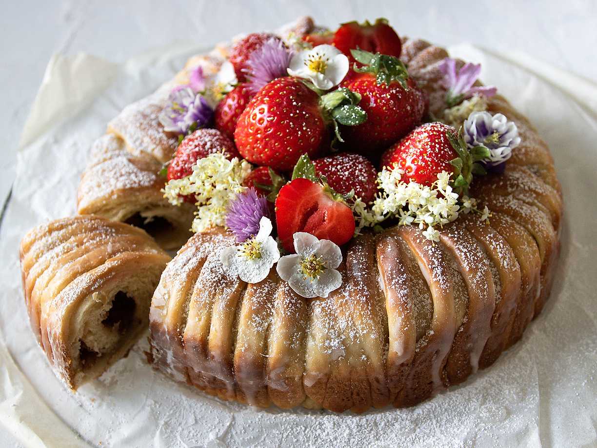 Kanelkrans Med Jordgubbar | Köket.se