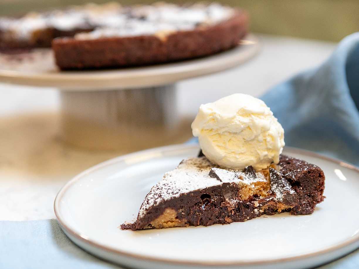 Kladdkaka med kakdeg