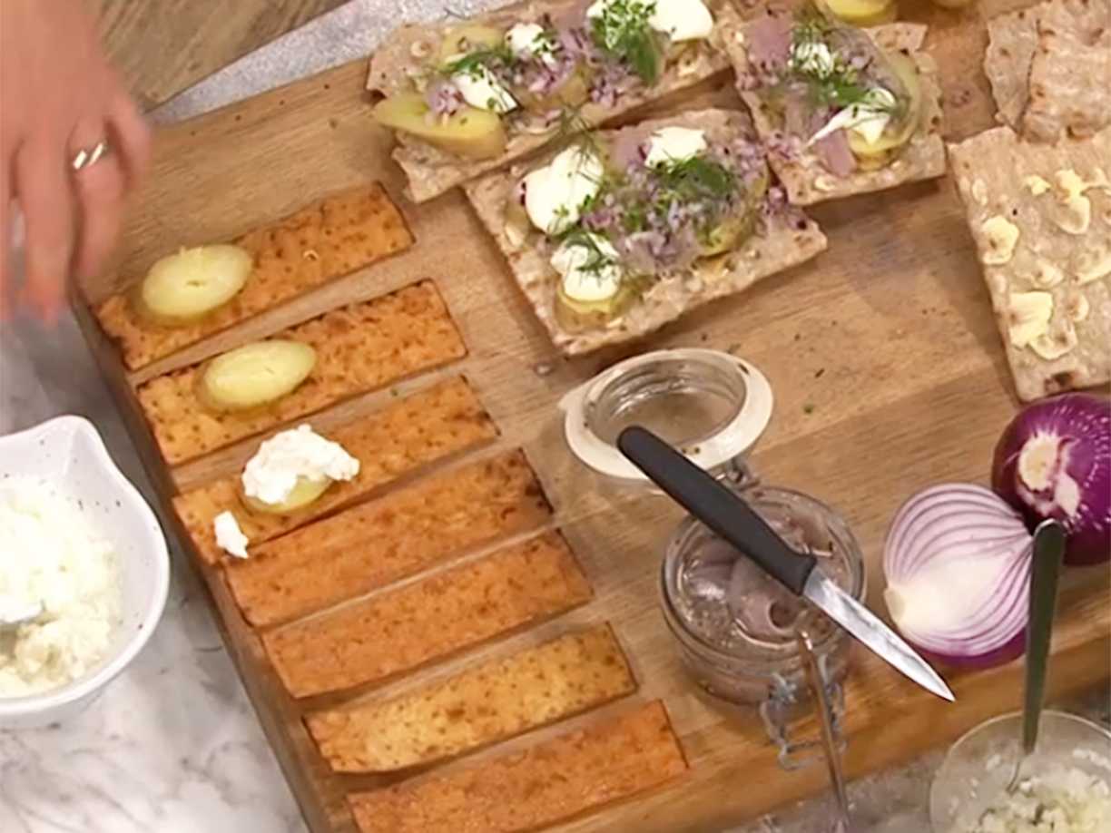 Klassisk surströmmingsmiddag