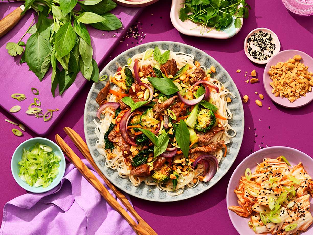 Koreansk pepparwok med nudlar och kimchi