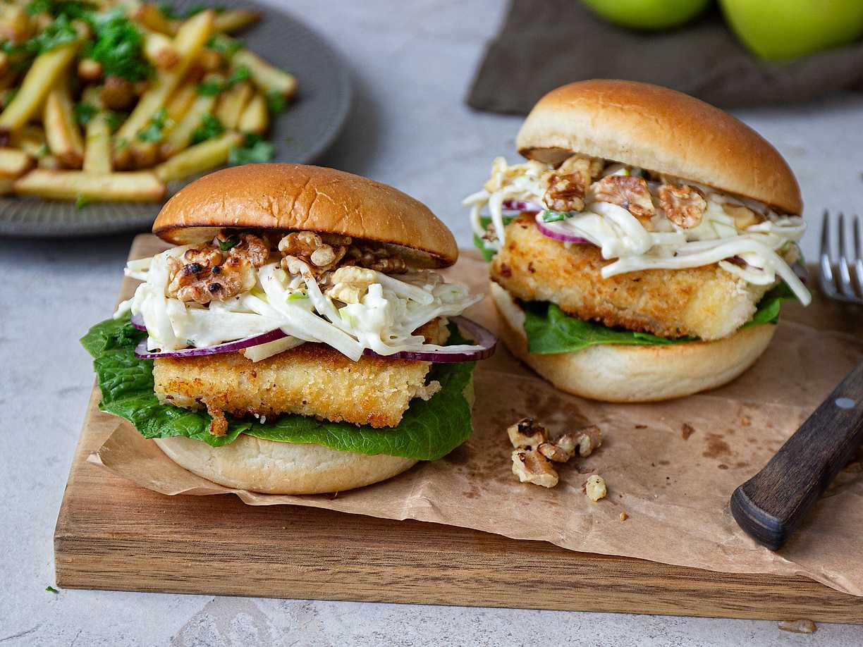 Panerad fiskburgare med äppel- och selleriremoulad