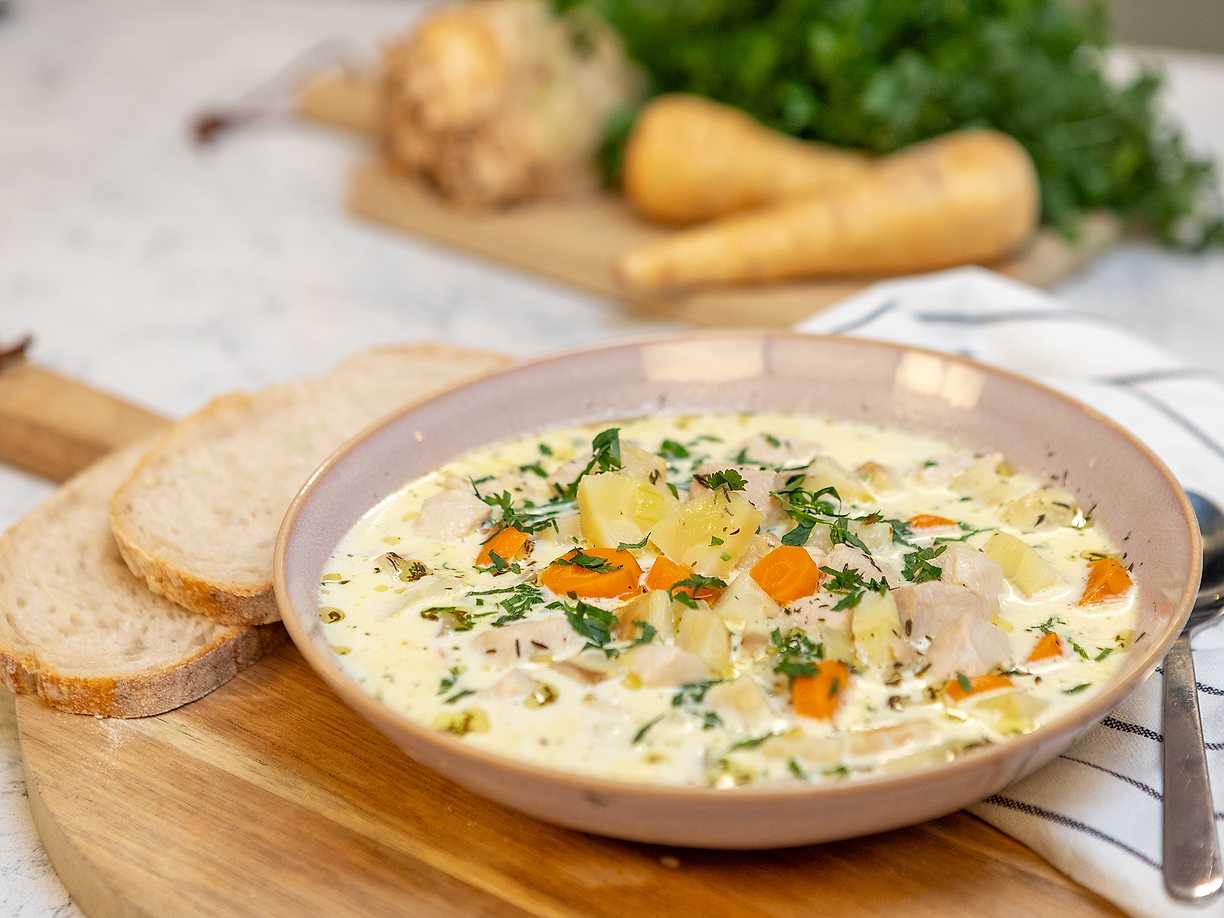 Krämig kycklingsoppa med grönsaker