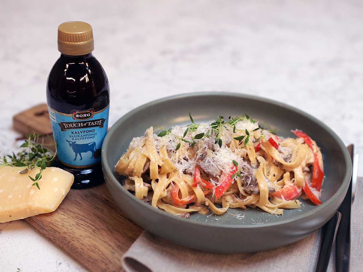 Krämig pasta med svamp och lövbiff