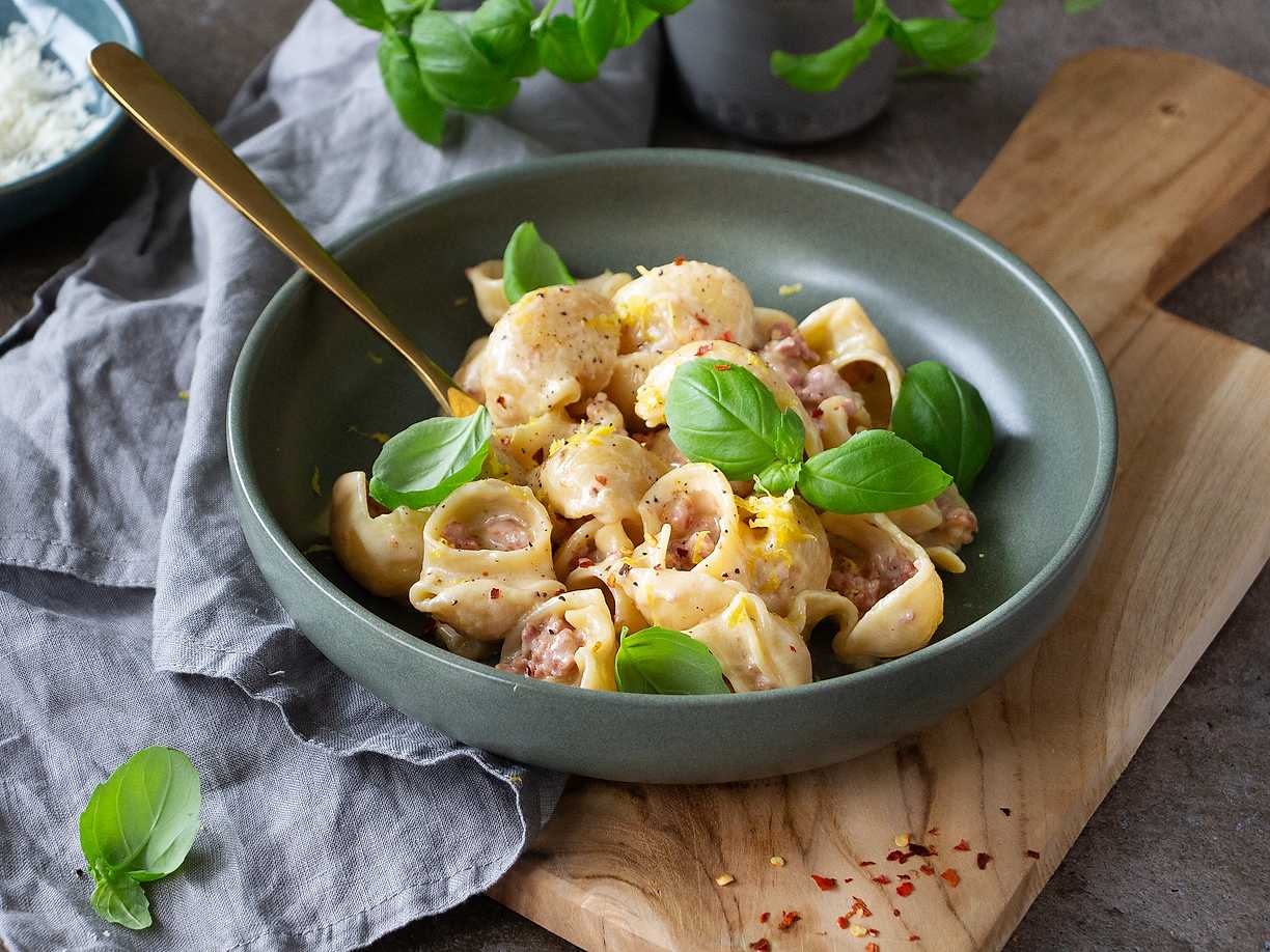 Krämig salsicciapasta med citron