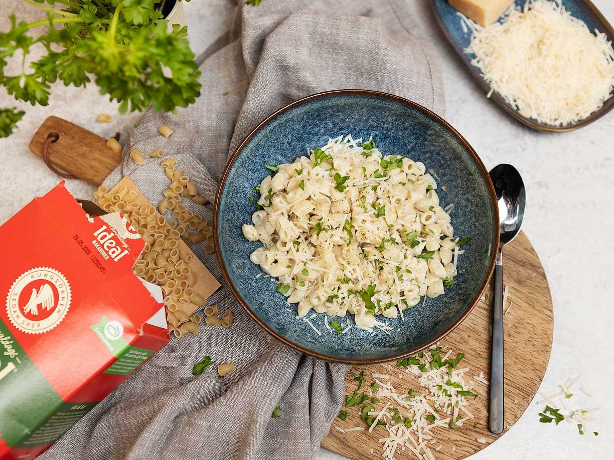 Krämiga färskostmakaroner