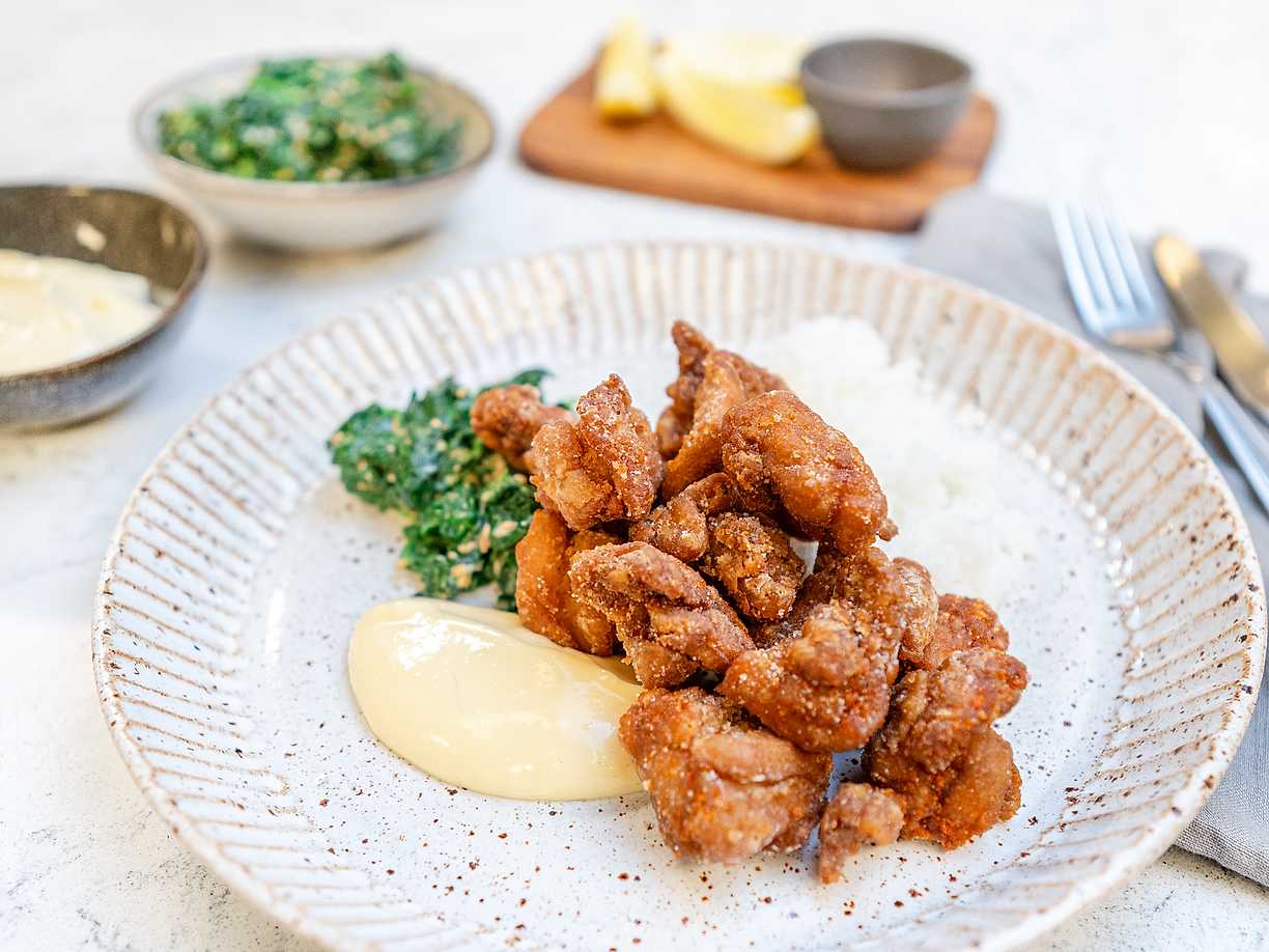 Kyckling karaage med sesamspenat