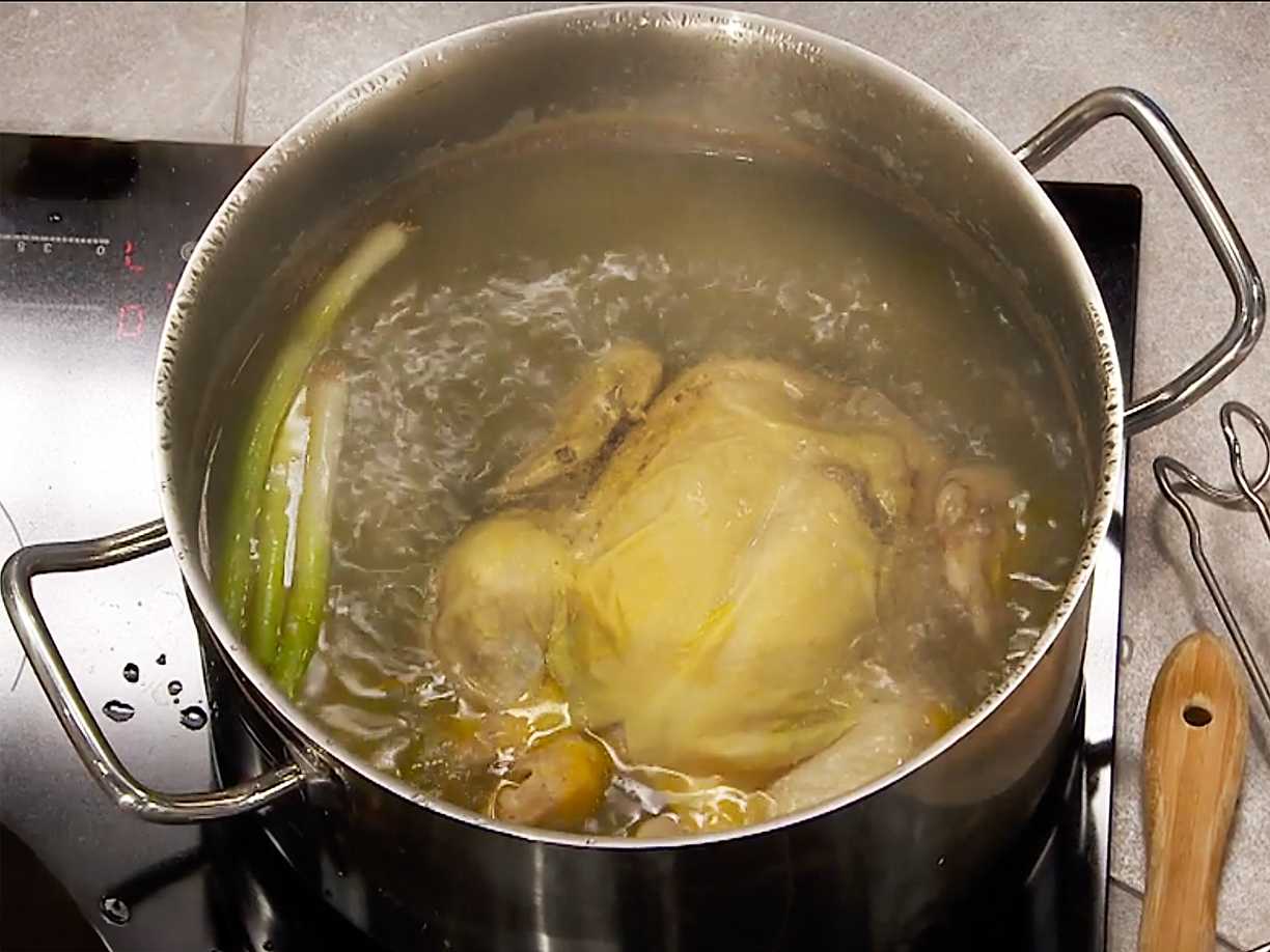 Kycklingbuljong med lök