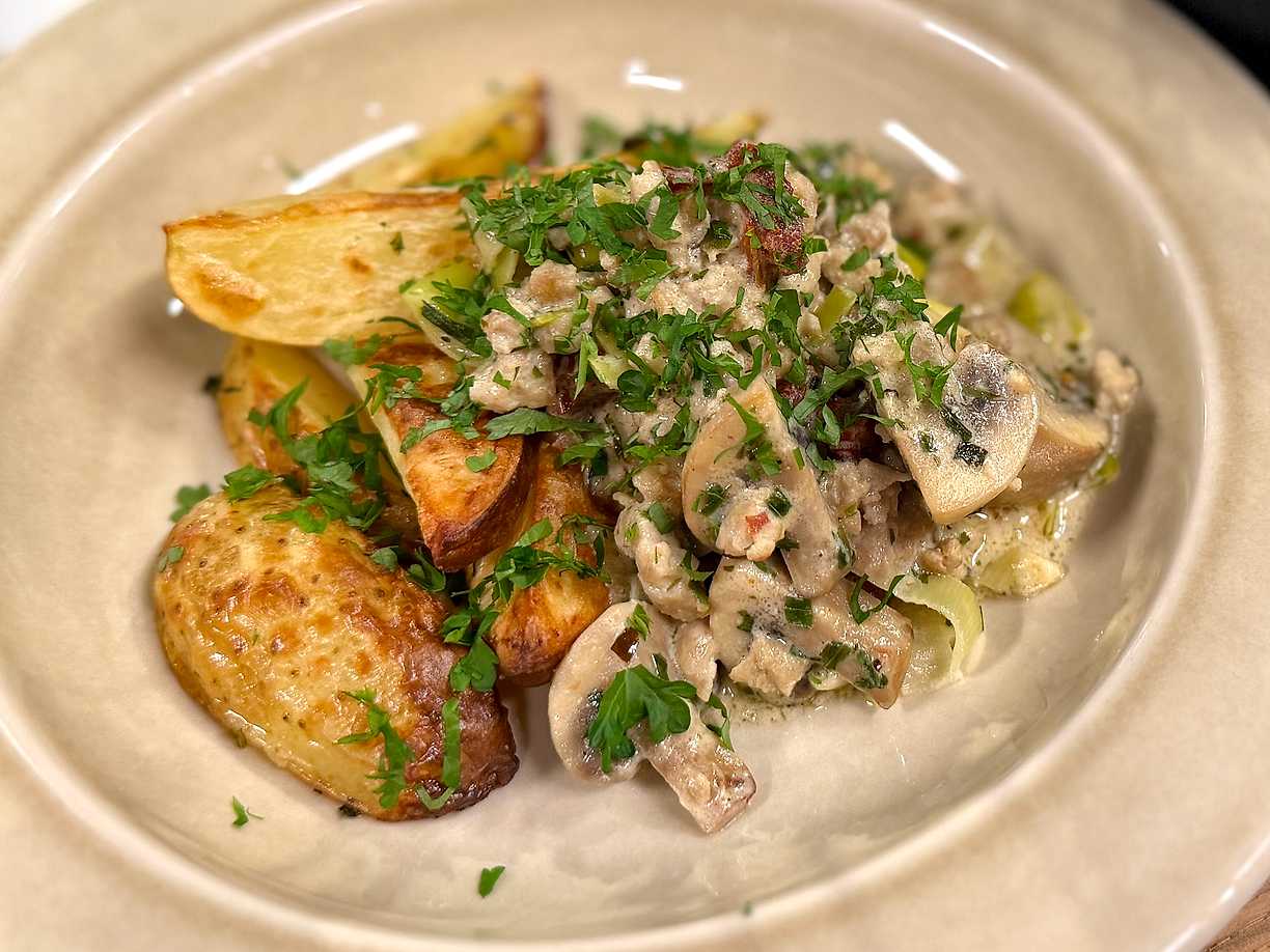 Kycklingfärsgryta med purjolök och champinjoner