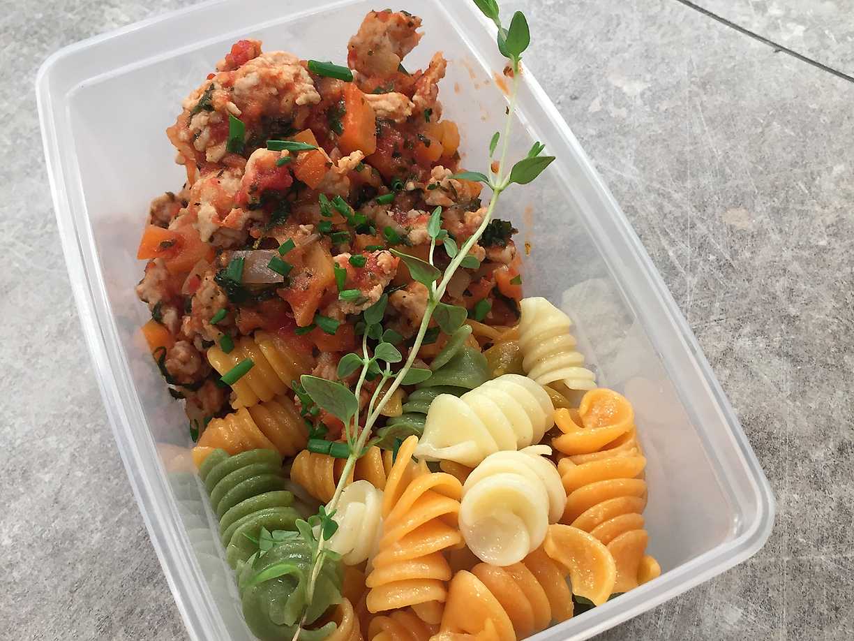 Kycklingfärssås med pasta | Kö