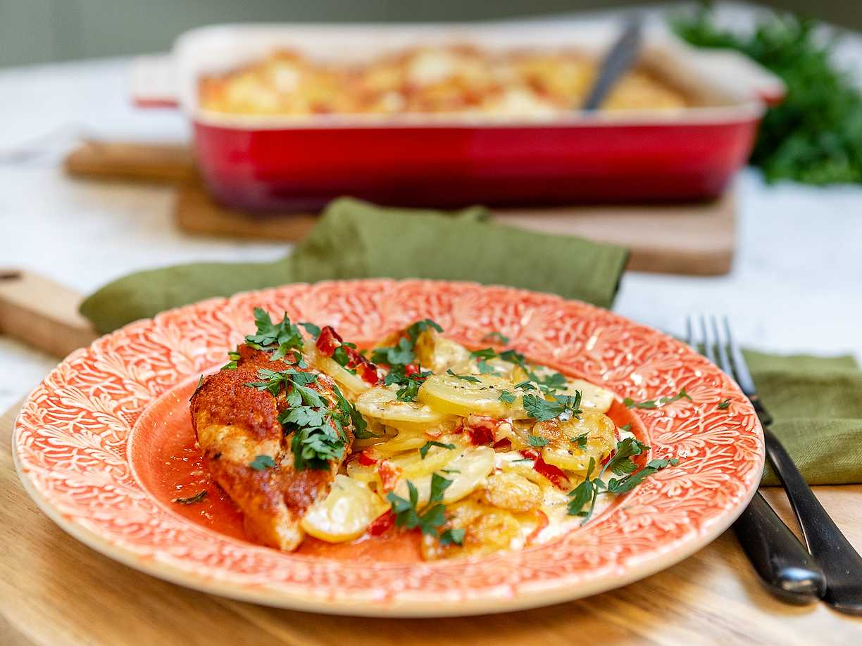 Kycklingfilé med potatisgratäng med paprika och fetaost