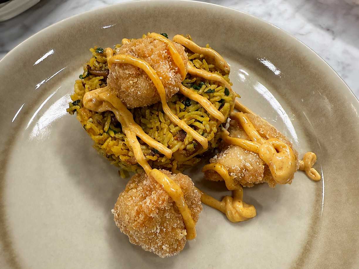 Kycklingnuggets med kryddigt bastmatiris