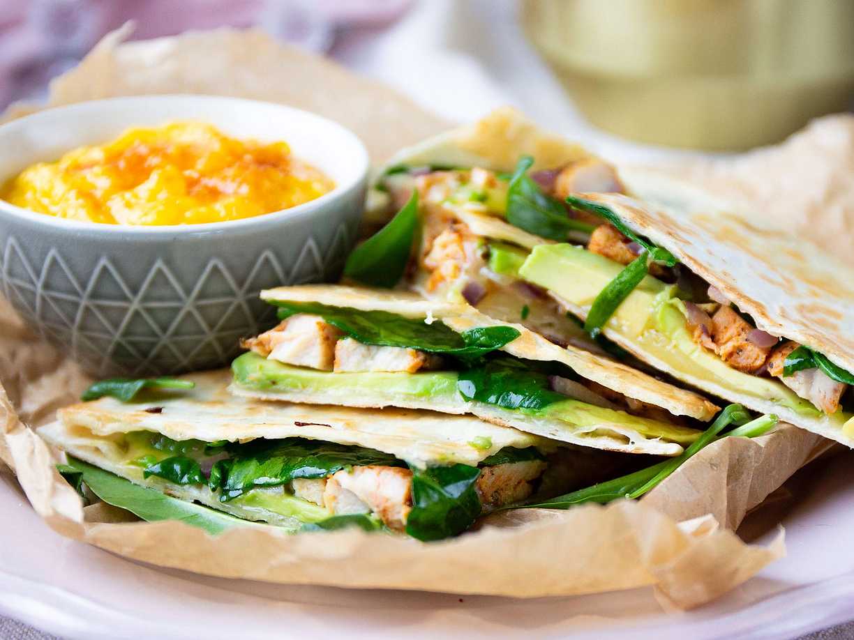 Kycklingquesadillas med avokado och cheddar Köket.se