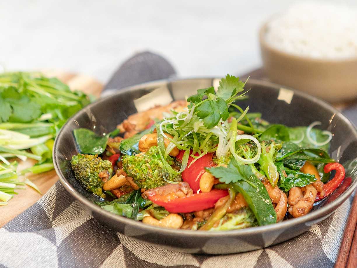 Kycklingwok med broccoli och cashewnötter