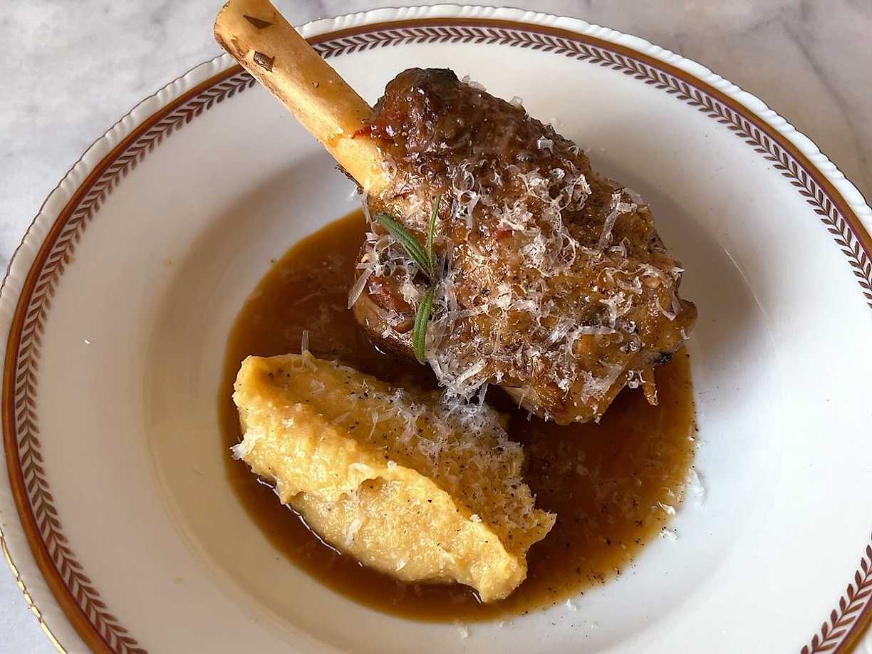 Lammlägg med skysås och krämig polenta