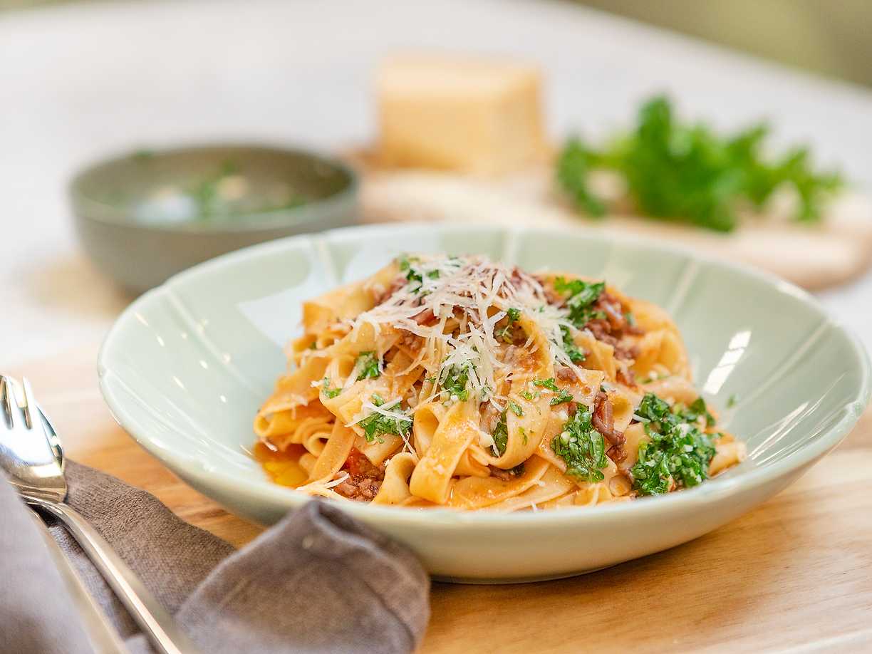 Lammragu med tagliatelle och gremolata