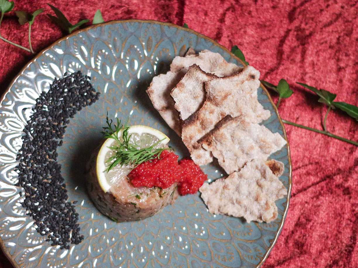 Laxtartar med stenbitsrom