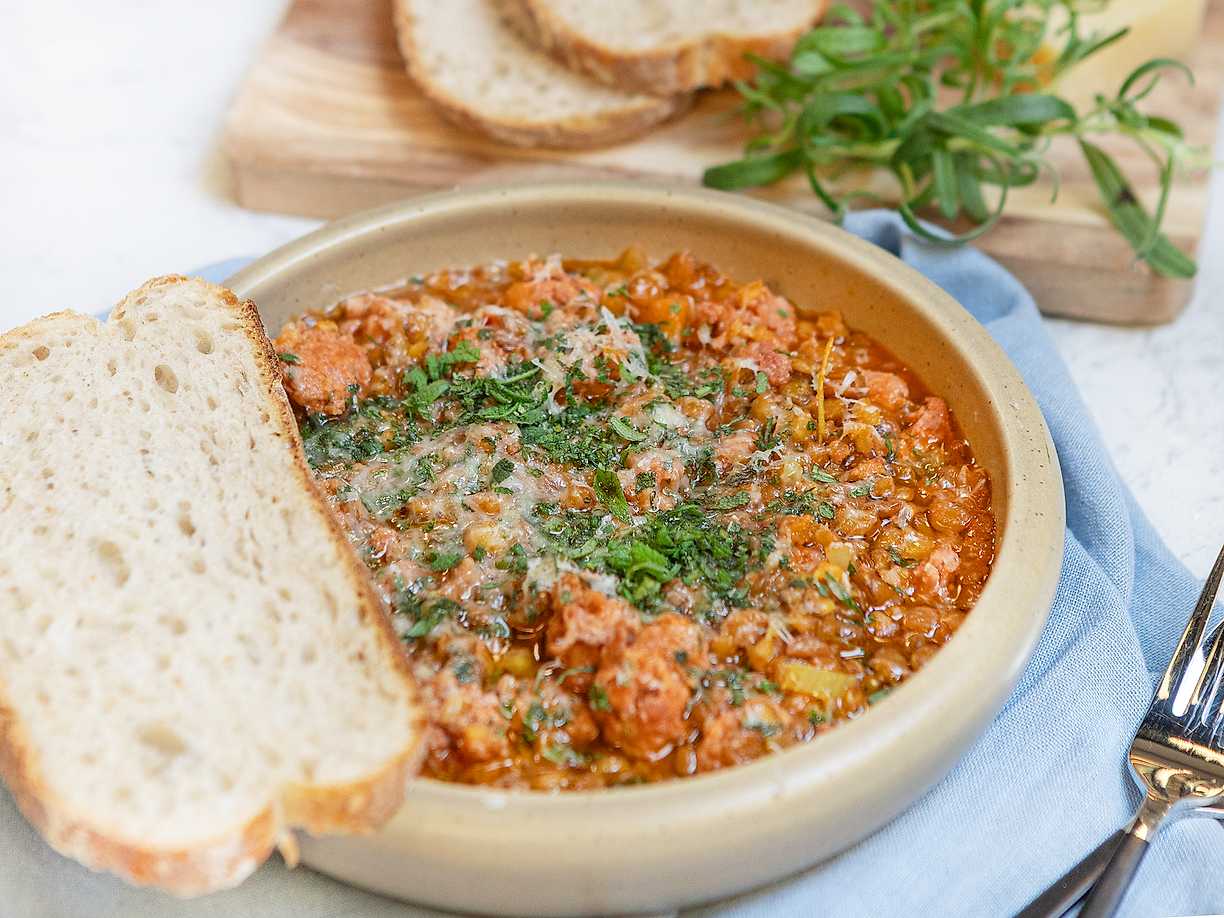 Linssoppa med salsiccia