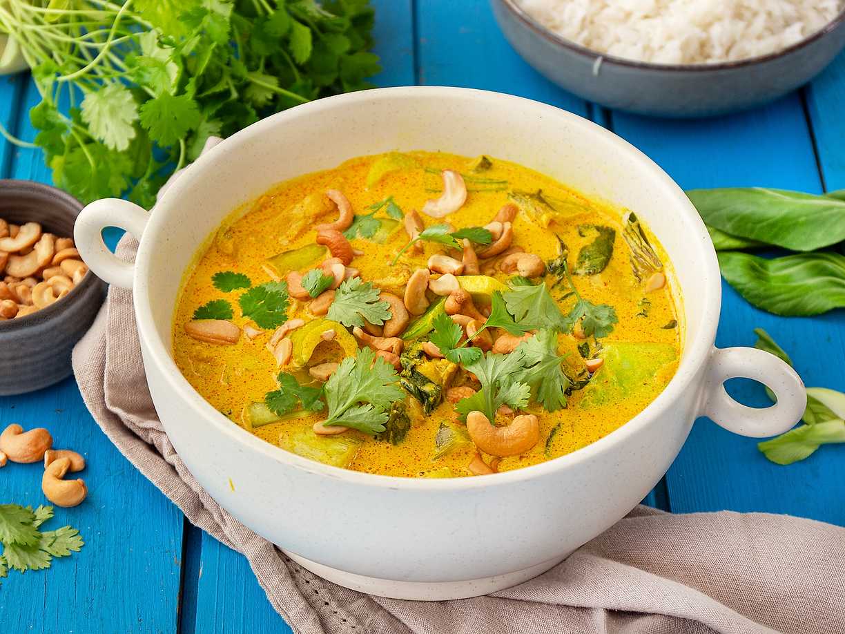 Enkel kycklinggryta med curry och pak choi