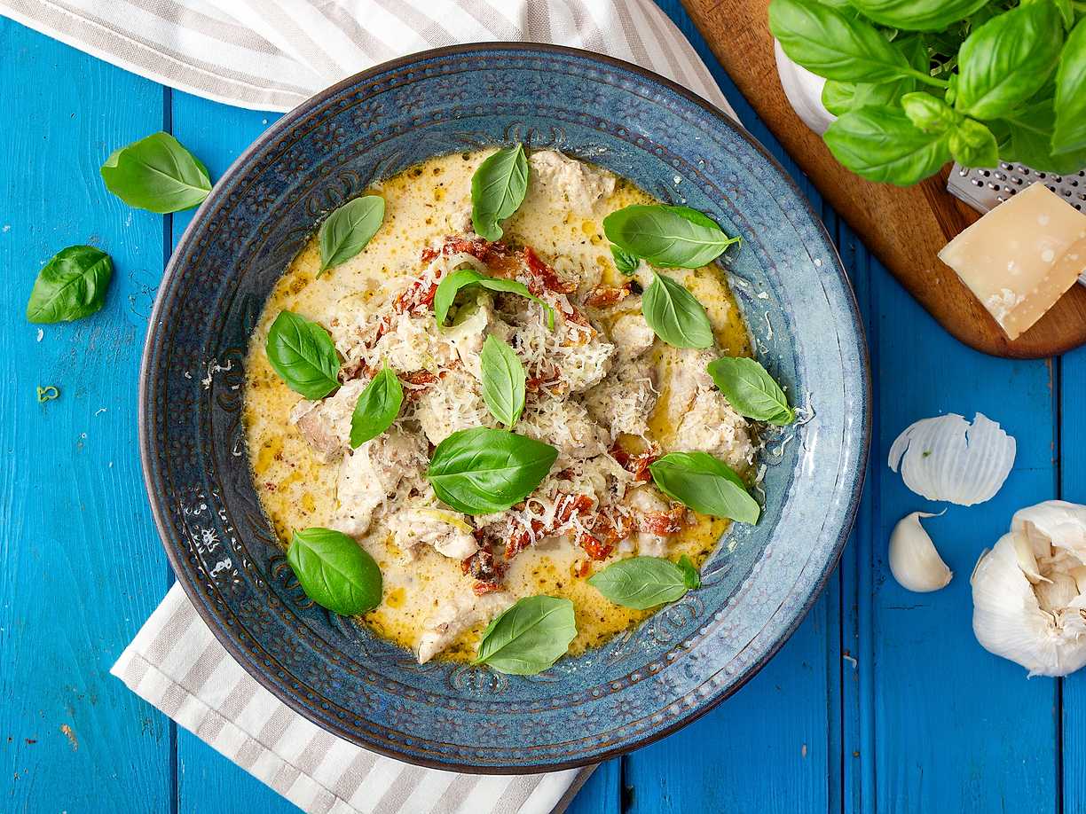 Krämig kycklinggryta med soltorkade tomater