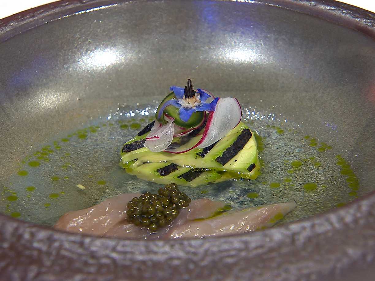 Makrill sashimi med sotad avokado