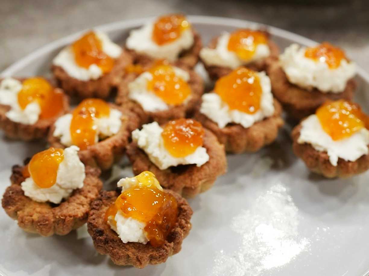 Mandelmusslor med färskostfyllning