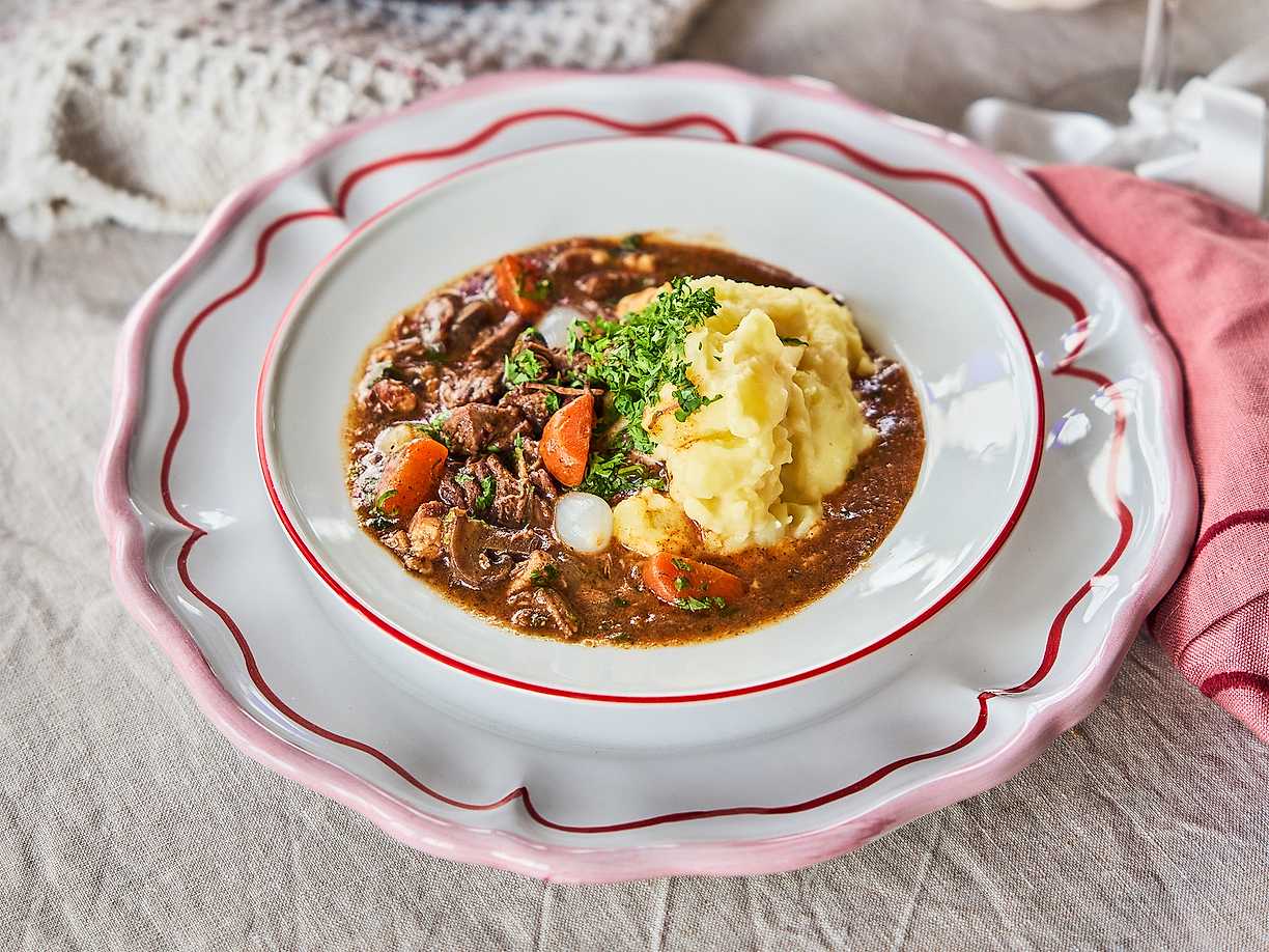 Marion Ringborgs boeuf bourguignon med krossad potatis