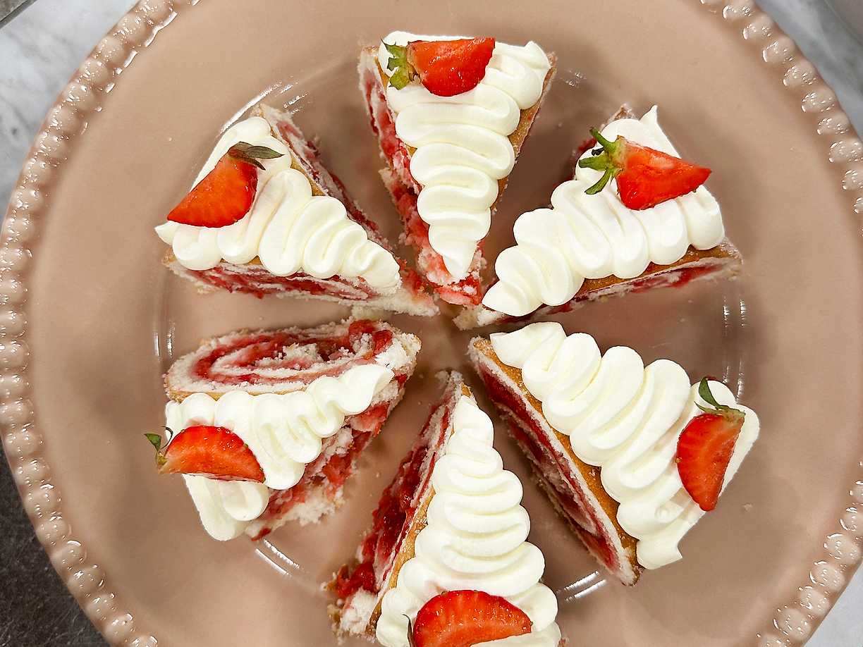 Midsommarrulltårta på tre sätt