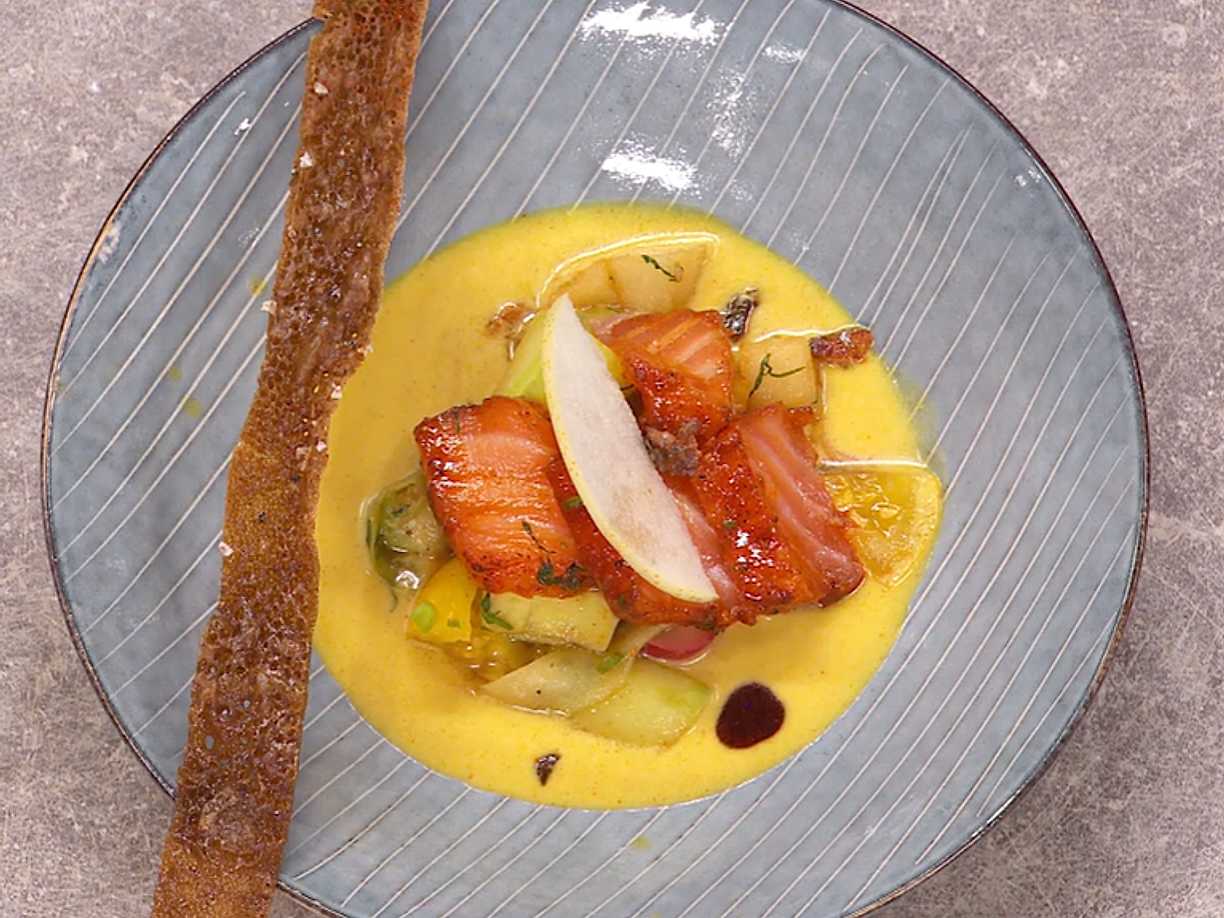 Misoglaserad lax med päronsallad