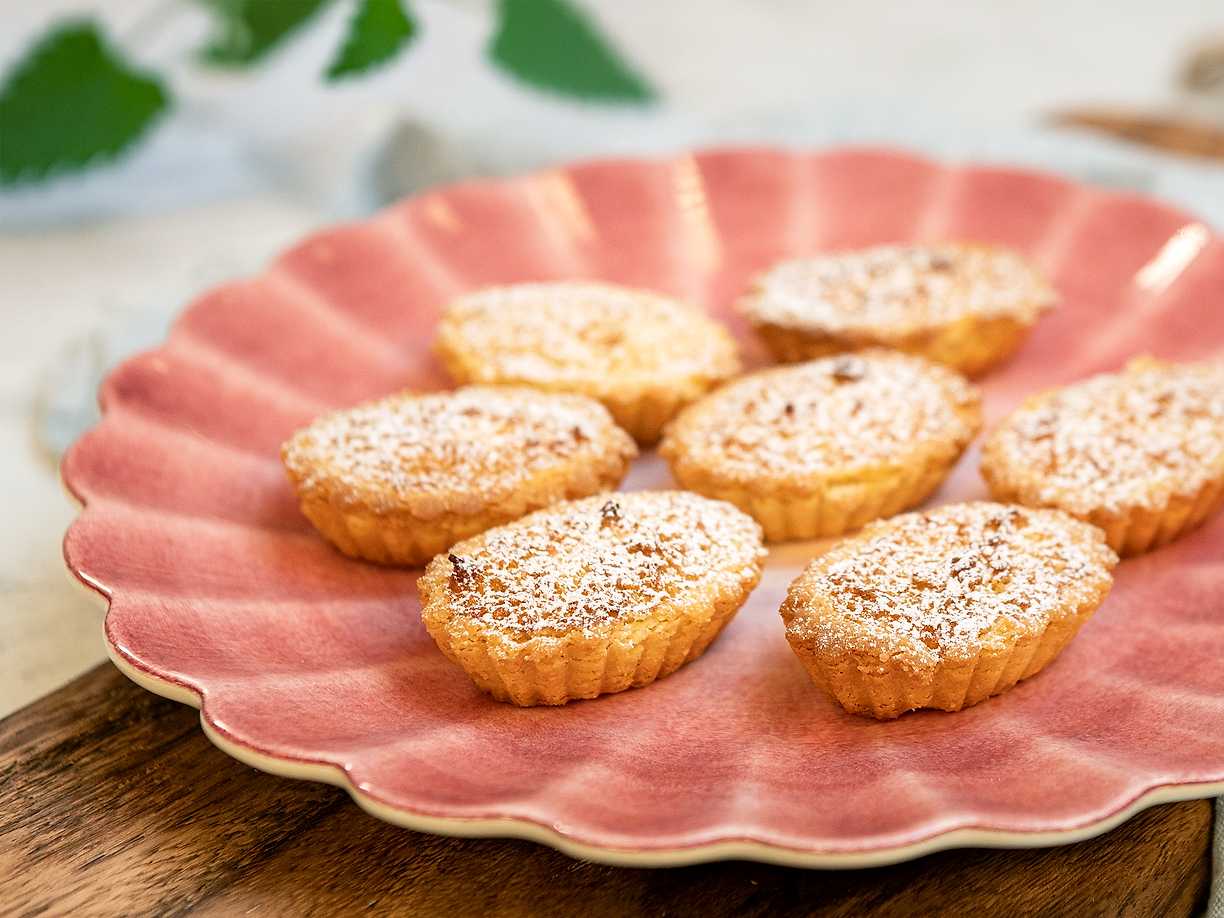 Mördegskakor med kokosfyllning