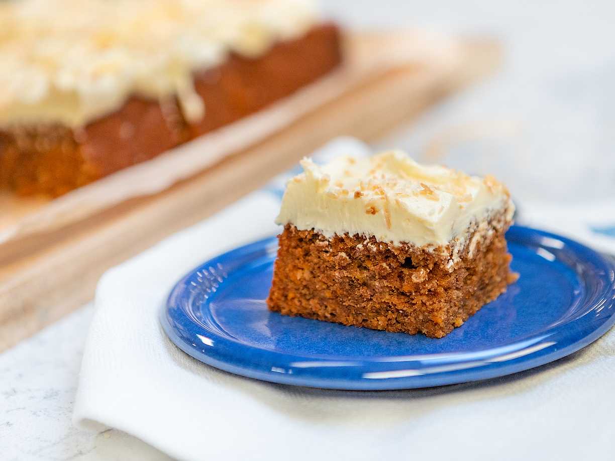 Morotskaka med kokos och brynt smörtfrosting