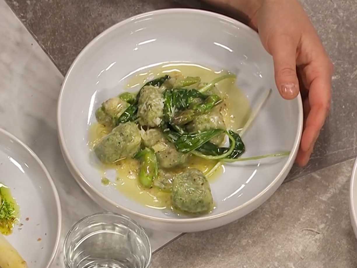 Nässelgnocchi med ramslök och ricotta