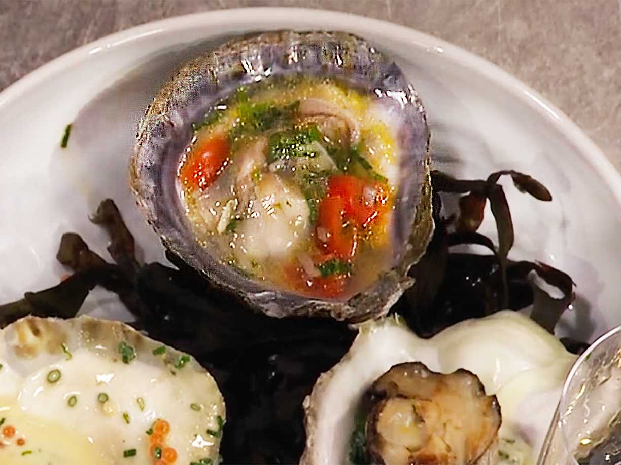 Ostron med tomat och basilika