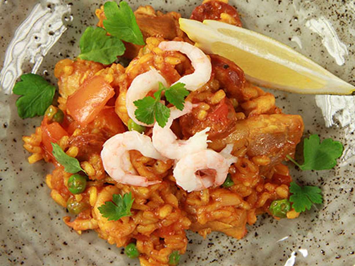 Paella med kyckling och räkor Köket.se