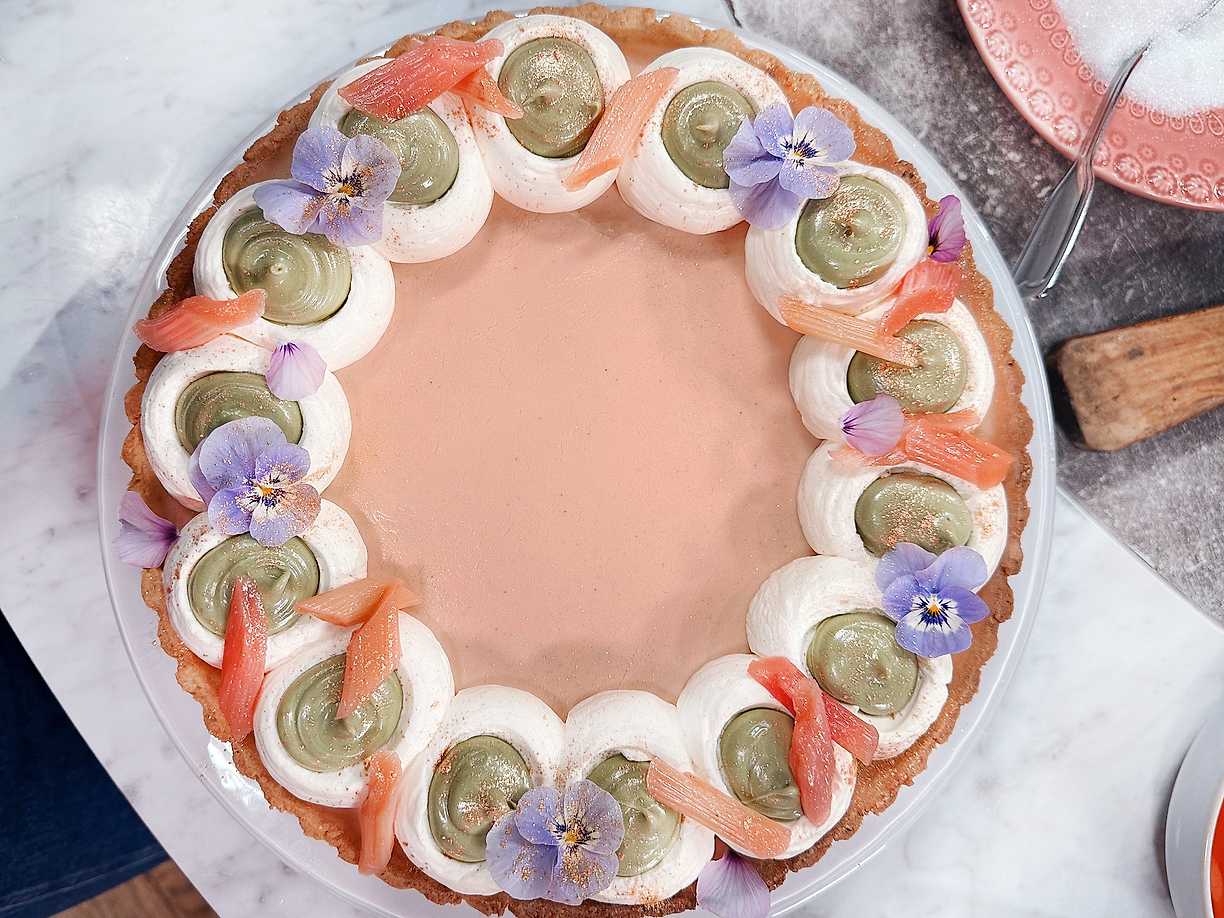 Paj med rabarberpannacotta
