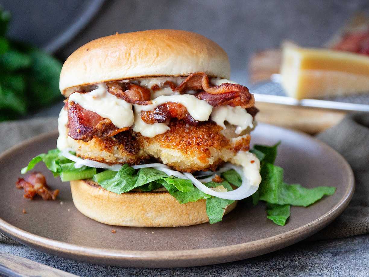 Pankopanerad kycklingburgare med caesardressing