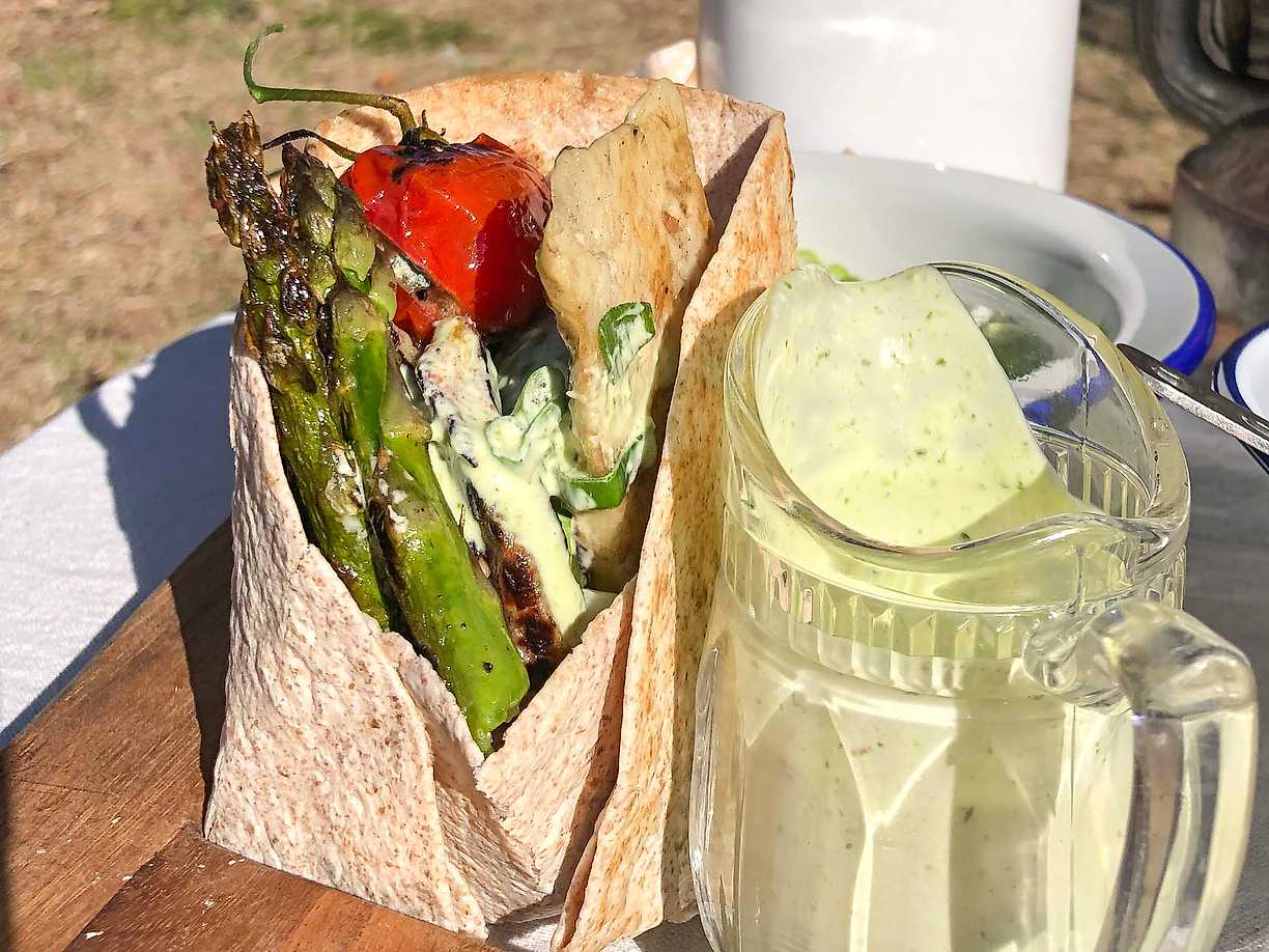 Påskburrito med krämig jalapenodressing Köket.se