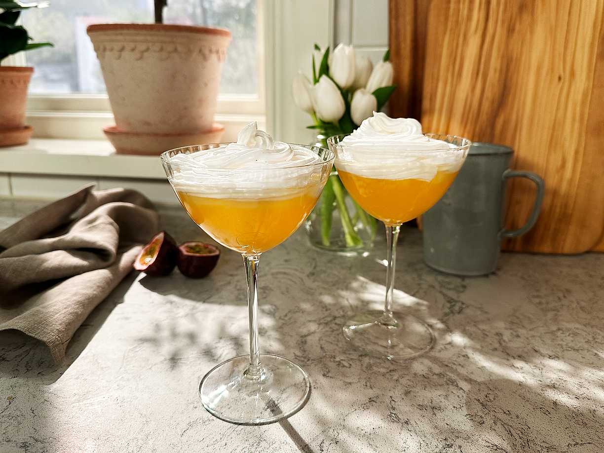 Passionsfruktdrink med vaniljmaräng