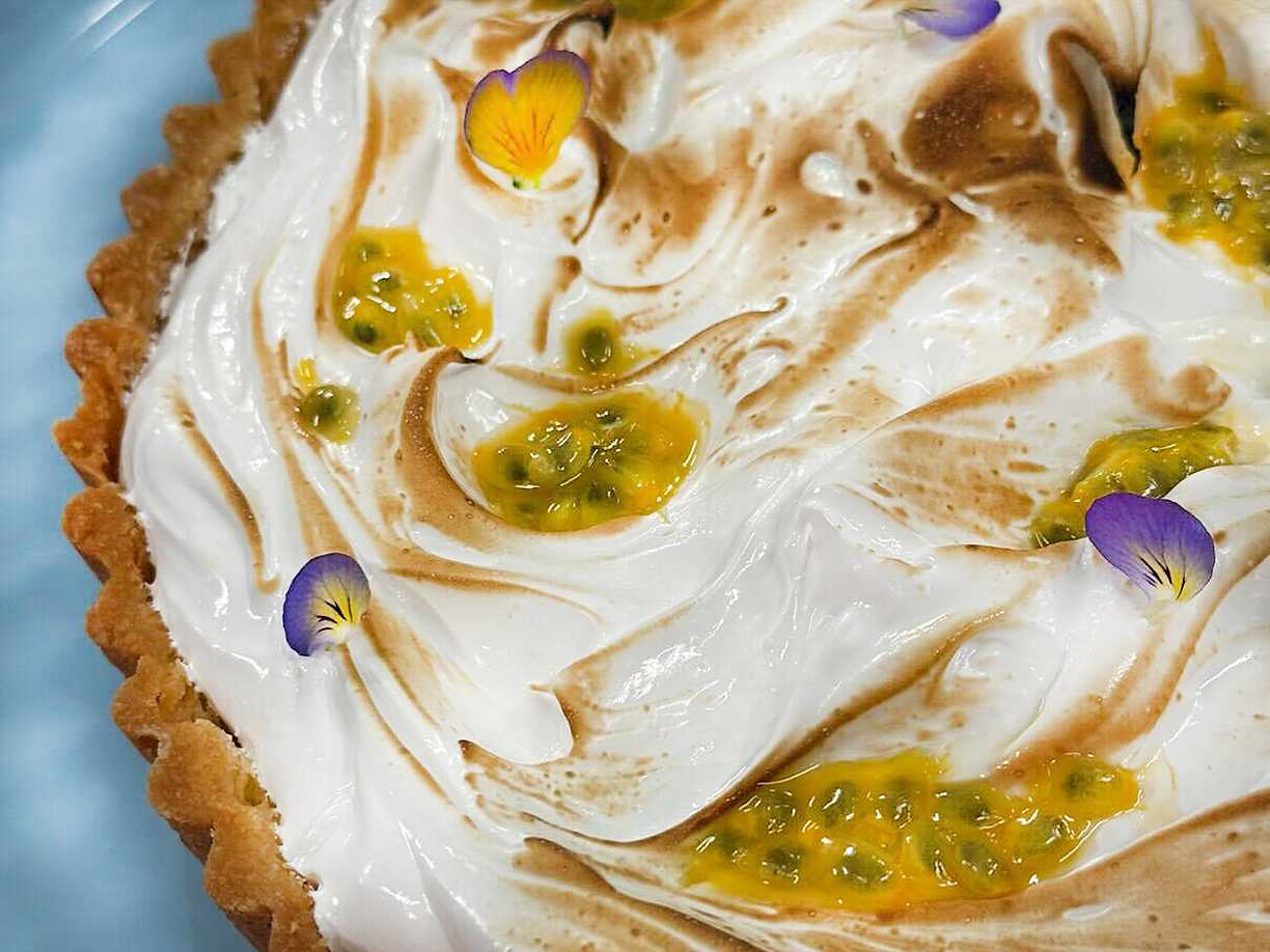 Passionsfruktspaj med maräng