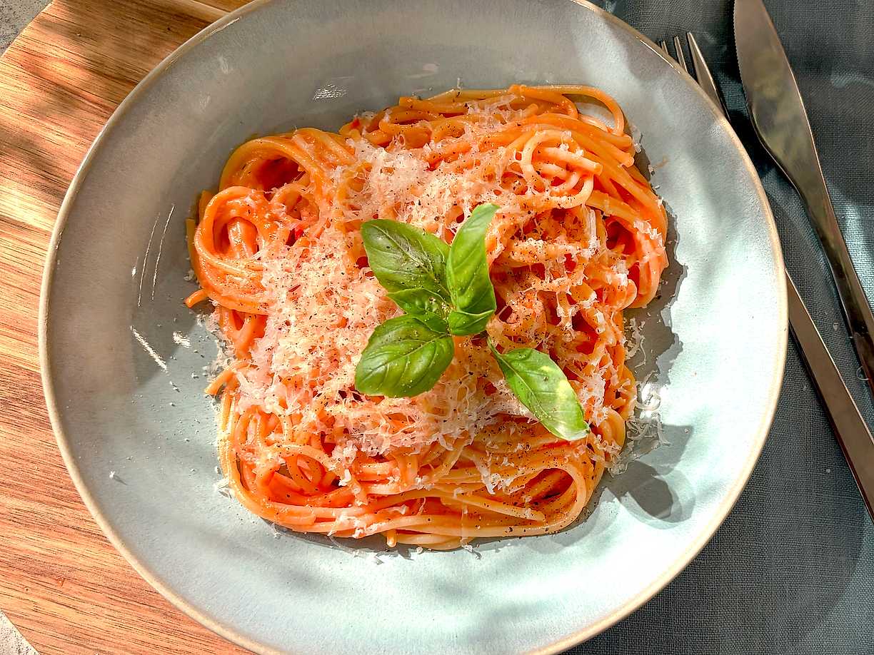 Pasta med krämig burratasås