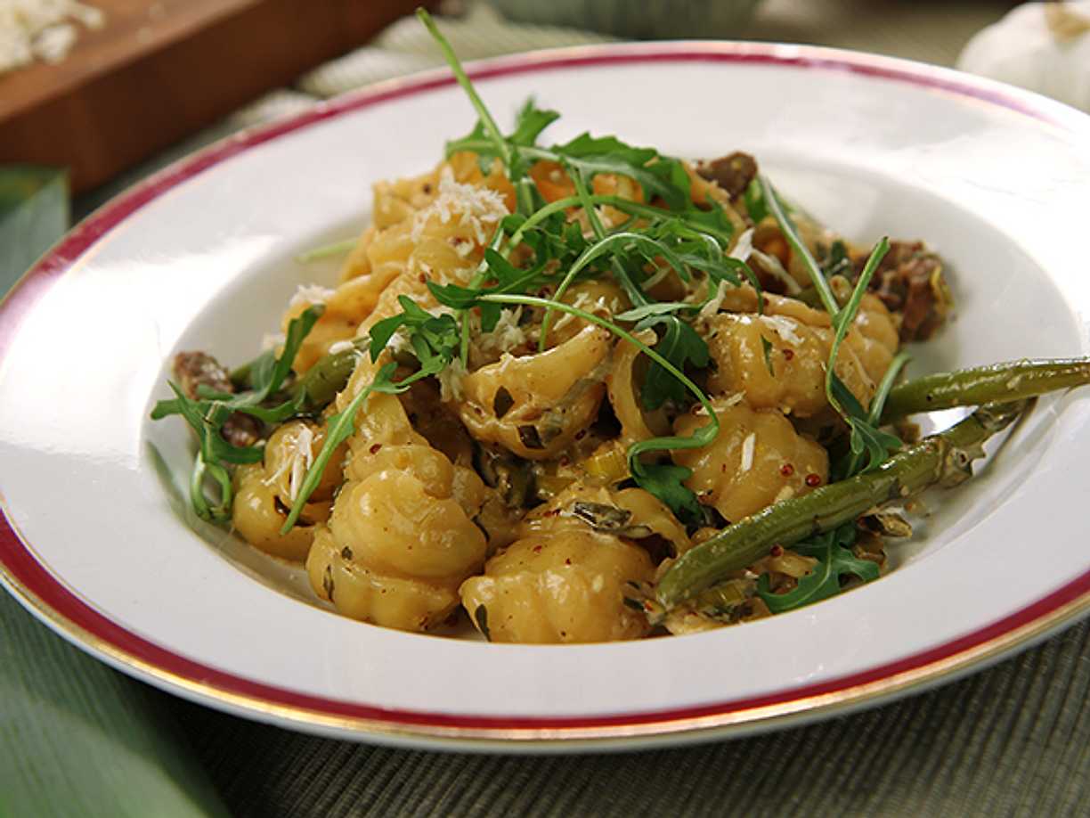 Pasta med lövbiff och pepparrot | Kö