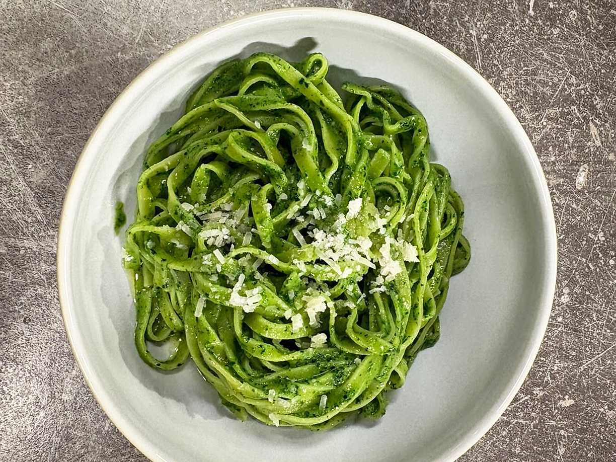 Pasta med svartkålspesto och parmesanost