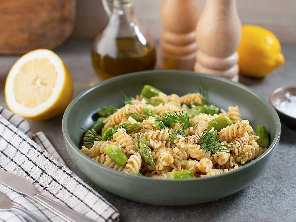 Pasta med västerbottensost, sparris och dill | Kö