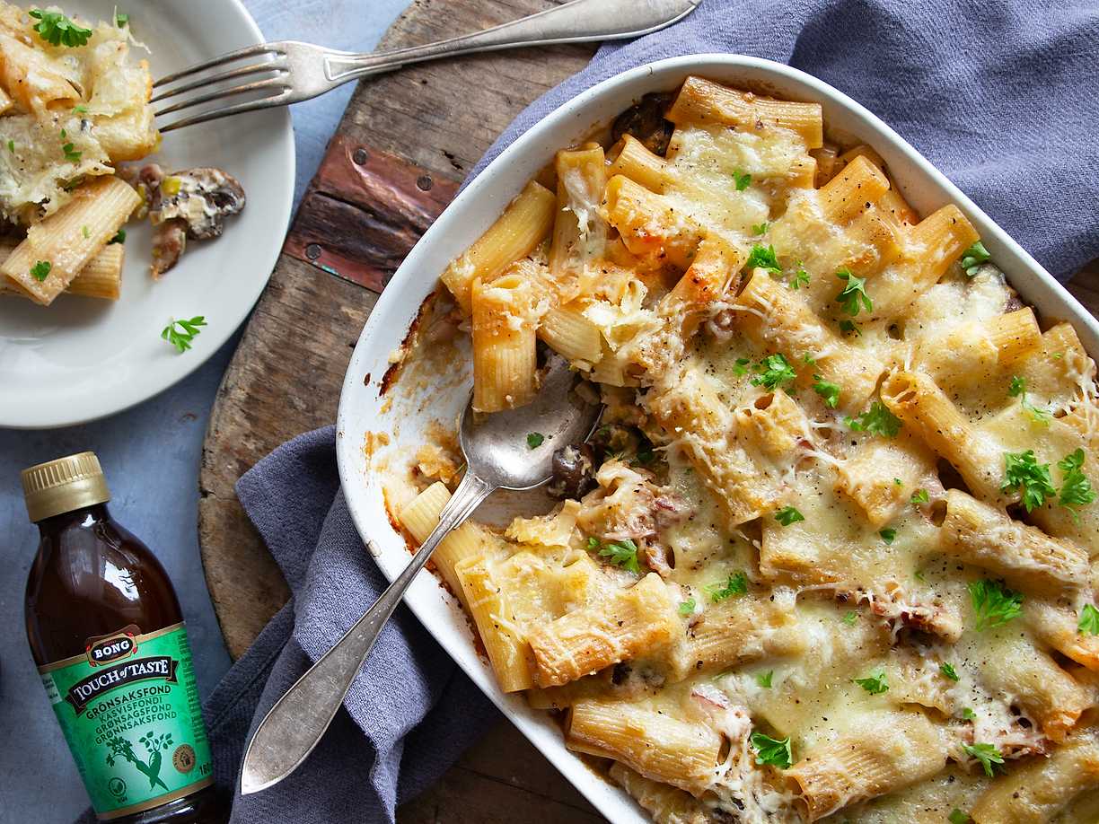 Pastagratäng med svamp, bacon och purjolök